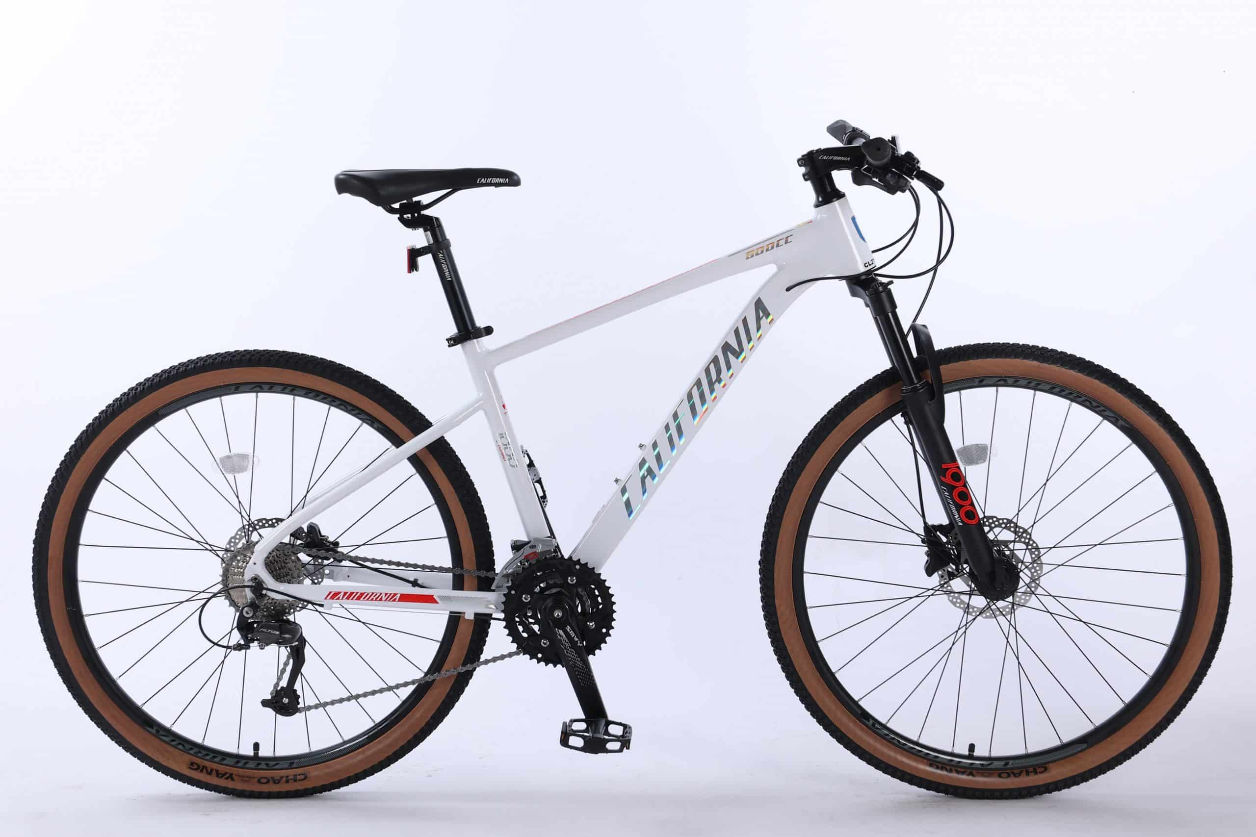 xe-dap-california-800cc-2022-trang-1