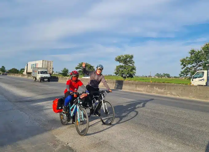 hanh-trinh-1800-km-bang-xe-dap-cua-cau-be-11-tuoi