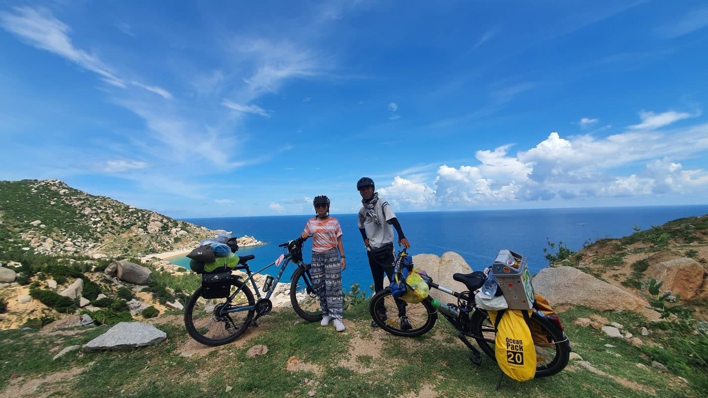 hanh-trinh-di-khong-rac-cua-hai-ban-tre-dap-xe-xuyen-viet-1